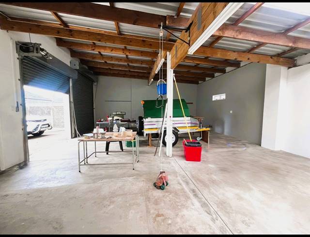 374M² OFFICE FOR SALE IN BEREA